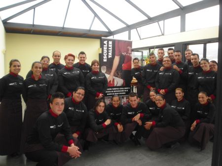 Alumnos de la escuela taller - 'Toma de posesin presidenta'